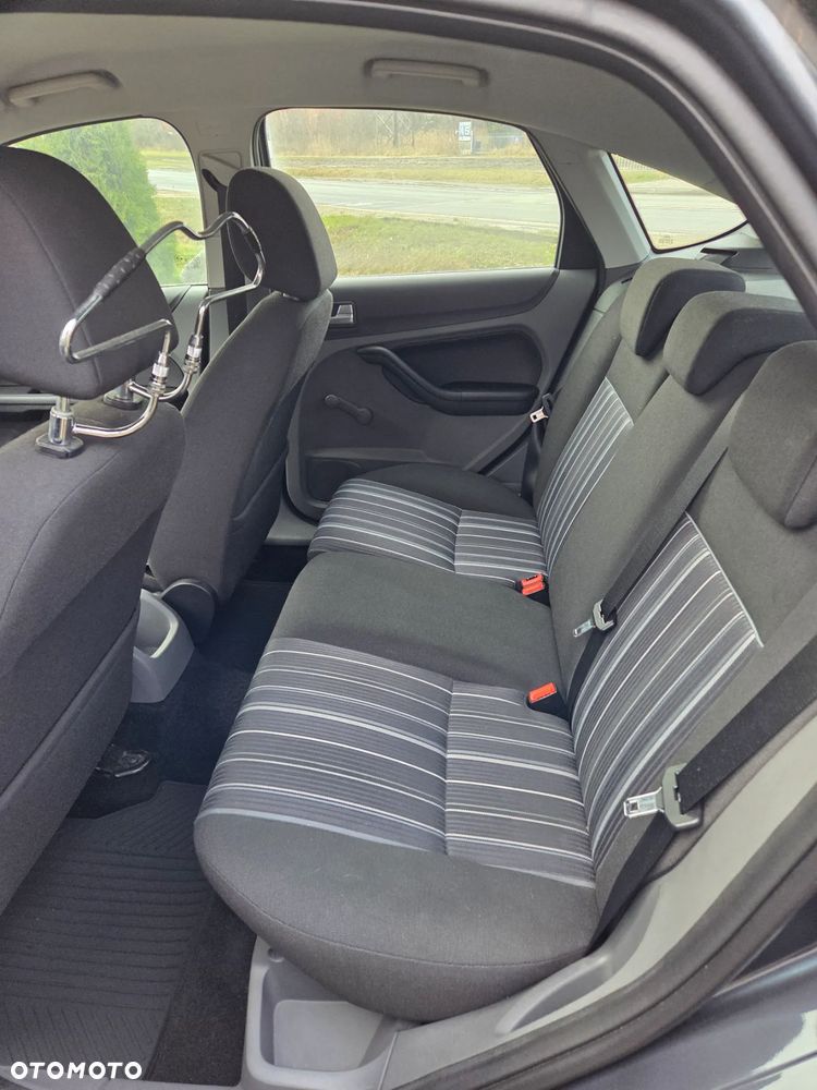 Ford Focus 1.6 Ambiente - 9