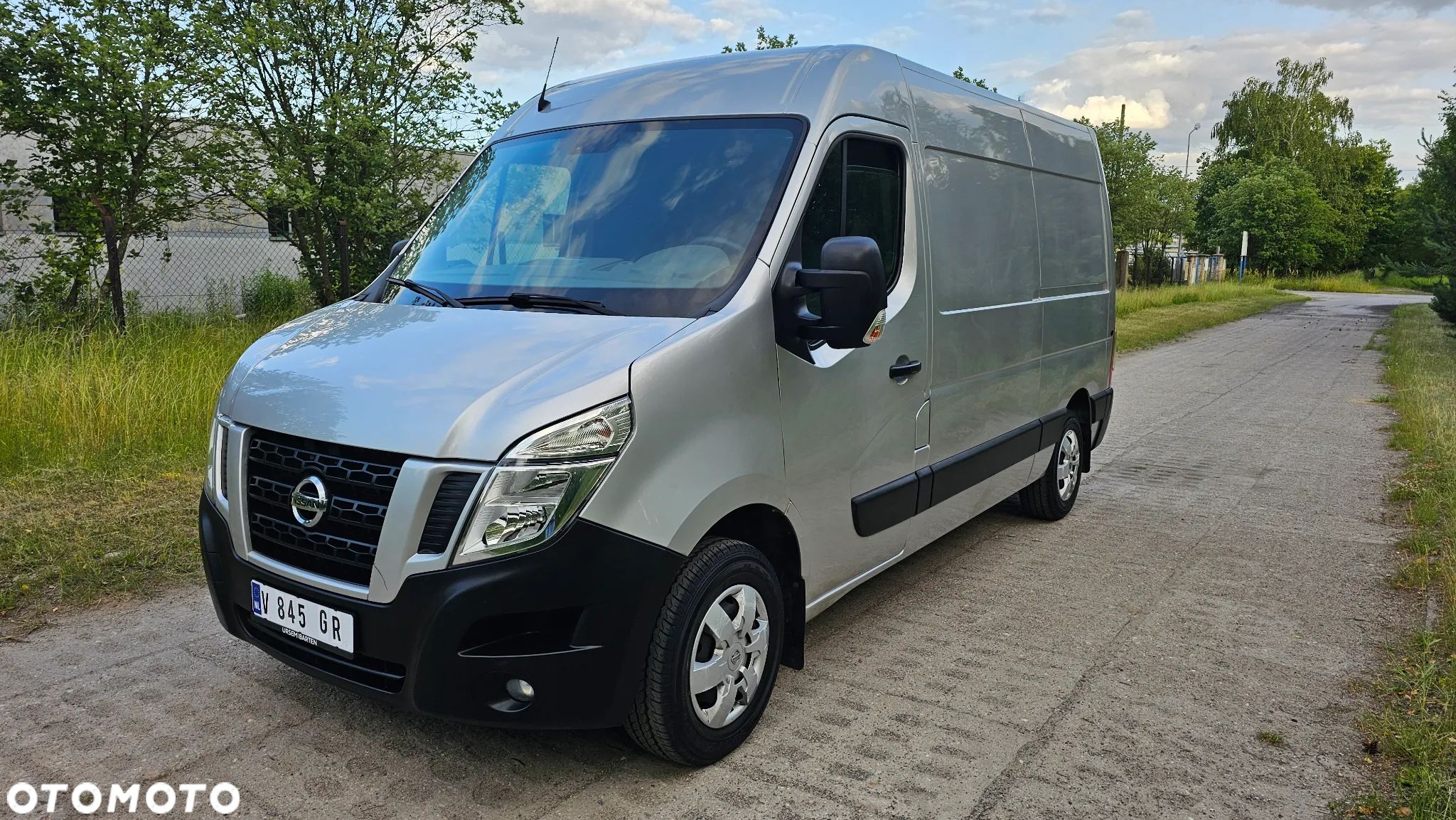 Nissan NV400 - 1