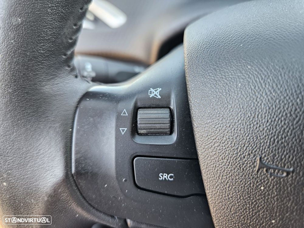 Peugeot 2008 1.6 BlueHDi Style - 37