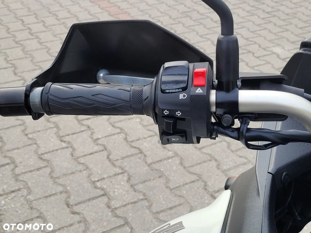 Suzuki DL - 17