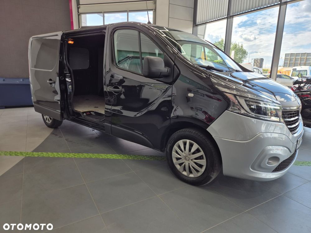 Renault Trafic 2.0 DCi 120  / L2H1 LONG / JEDYNY TAKI Z MONAKO / SERWISOWANY / ODŚWIEŻONY / ORYG. NISKI PRZEBIEG / RARYTAS / LAMPY LEDOWER  / DŁUGA PAKA / 3 MIEJSCA / UNIKATOWY STYL / EURO 6 - 28
