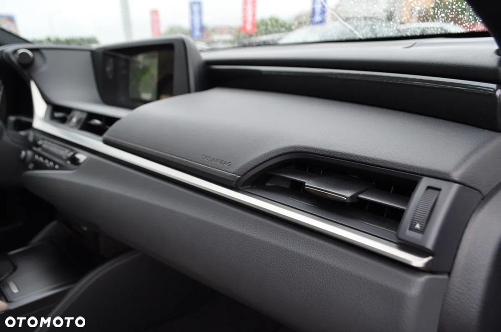 Lexus ES 300h Business Edition + - 35