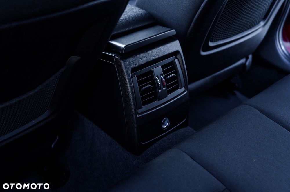 BMW Seria 1 118d - 33