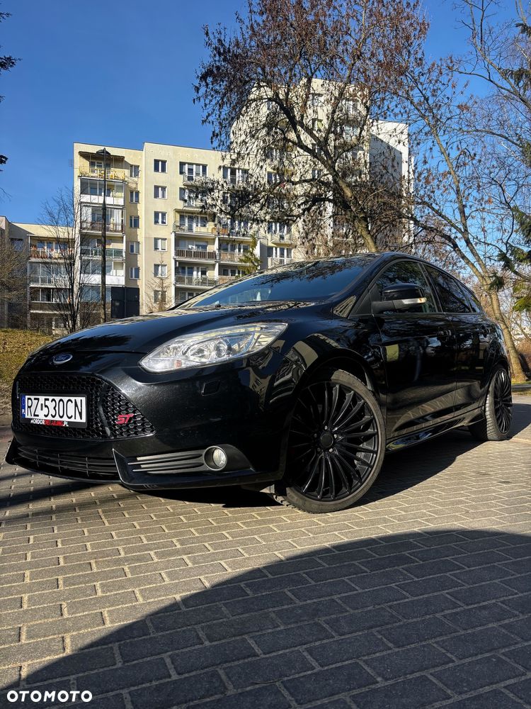 Ford Focus 2.0 EcoBoost ST mit Leder-Exclusiv-Paket - 1