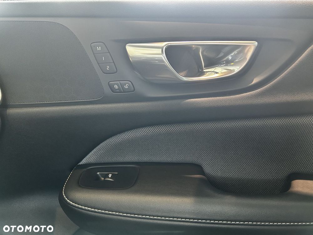 Volvo V60 Cross Country - 15