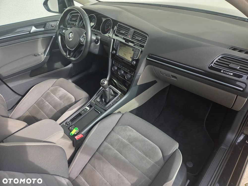 Volkswagen Golf - 10