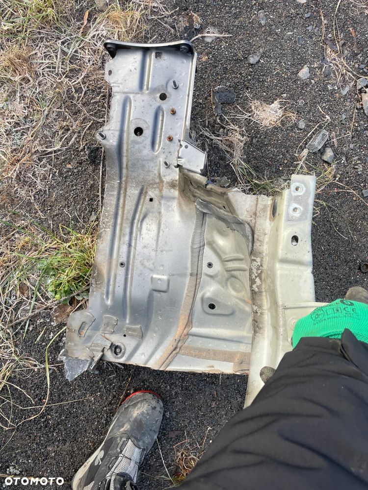 VW TOURAN III 5T ćwiartka lewy przód fartuch - 3