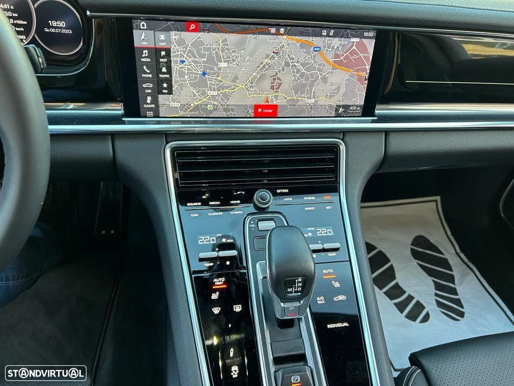 Porsche Panamera 4 E-Hybrid 10 Years Edition - 13