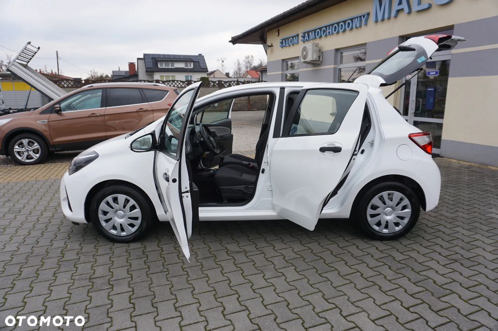 Toyota Yaris 1.0 VVT-i Team Deutschland - 17