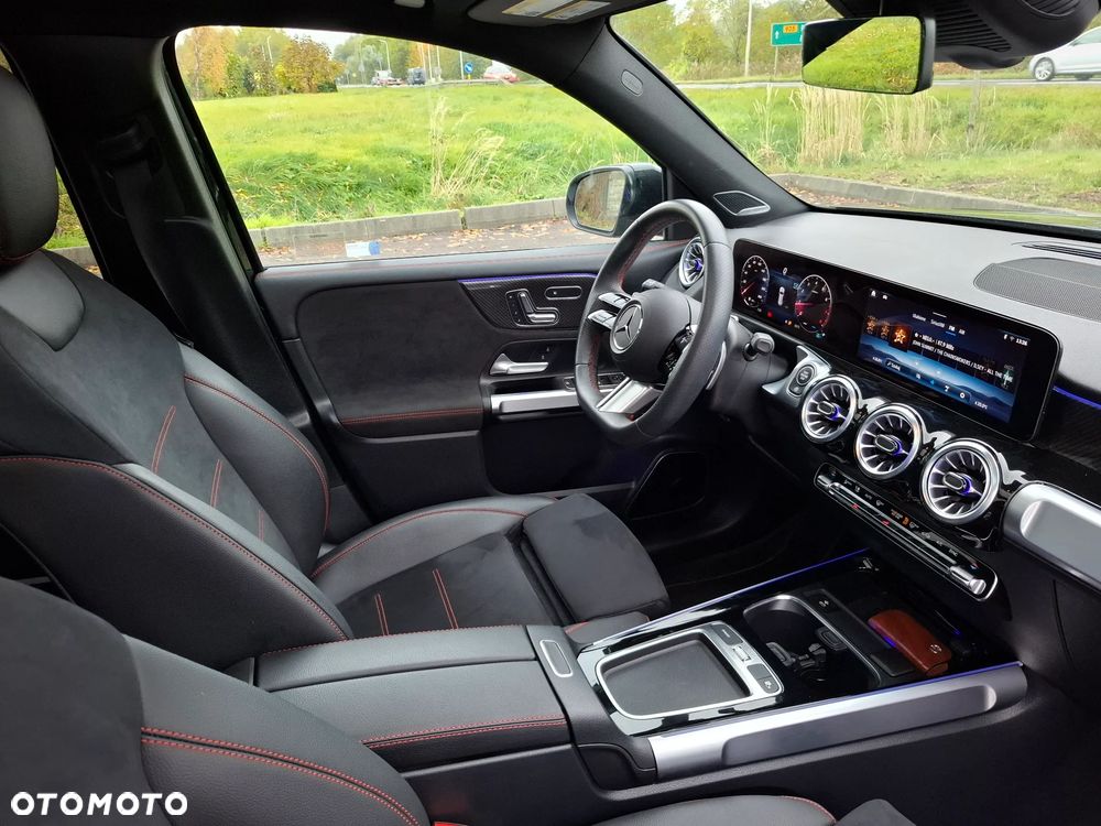 Mercedes-Benz GLB 250 4-Matic AMG Line 8G-DCT - 35