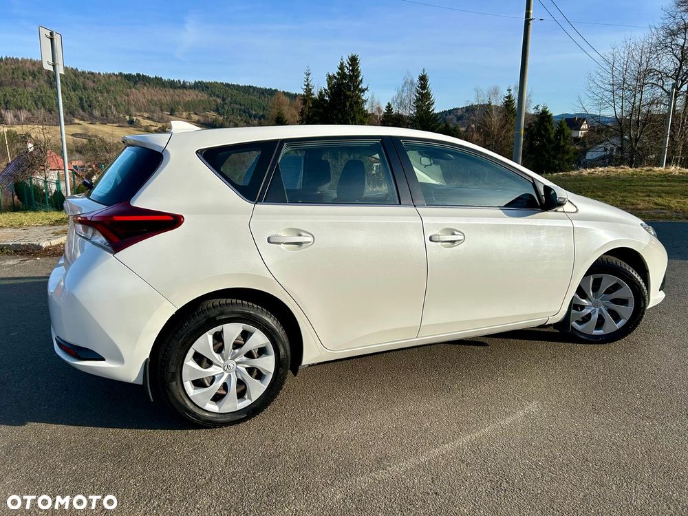 Toyota Auris 1.6 Premium - 17