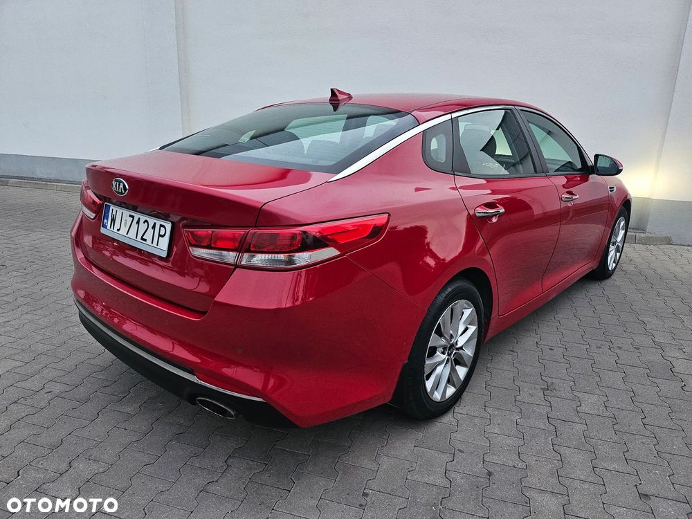 Kia Optima 2.0 L - 5
