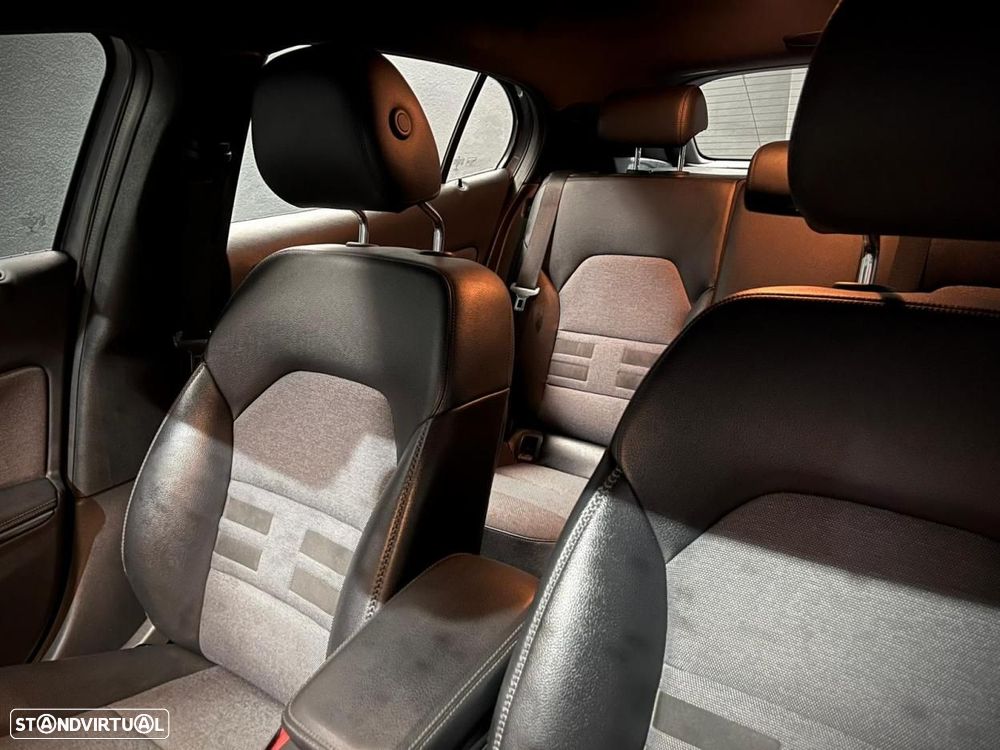 Mercedes-Benz GLA 200 - 22