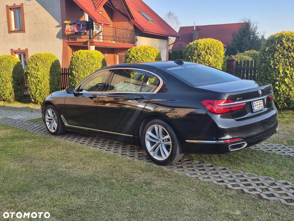 BMW Seria 7 750i xDrive Edition Exclusive - 2
