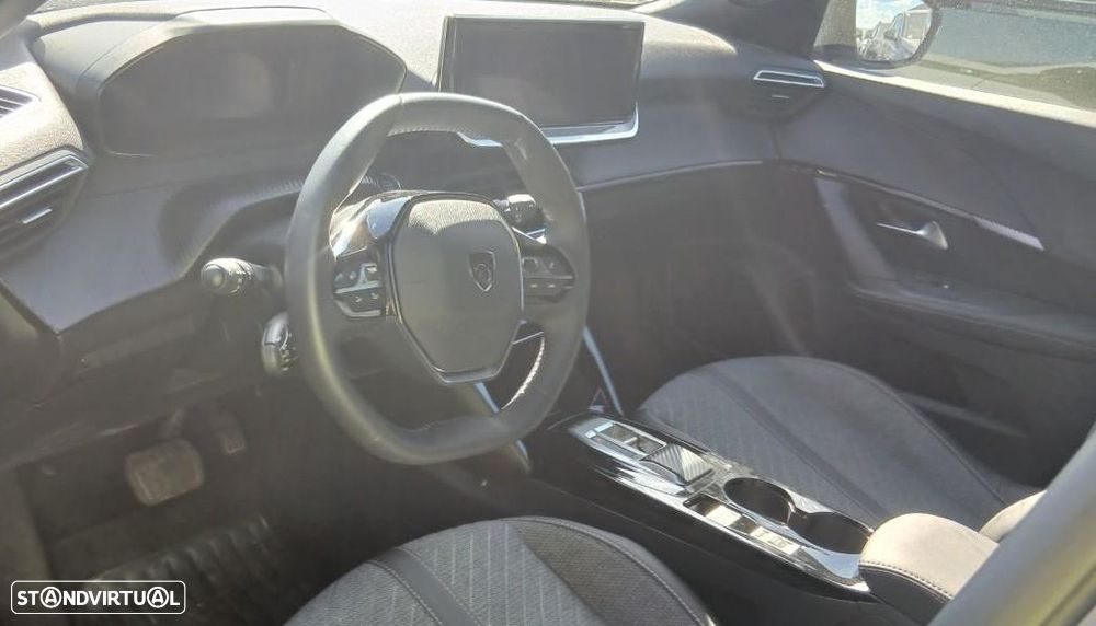 Peugeot e-2008 54 kWh Allure - 4