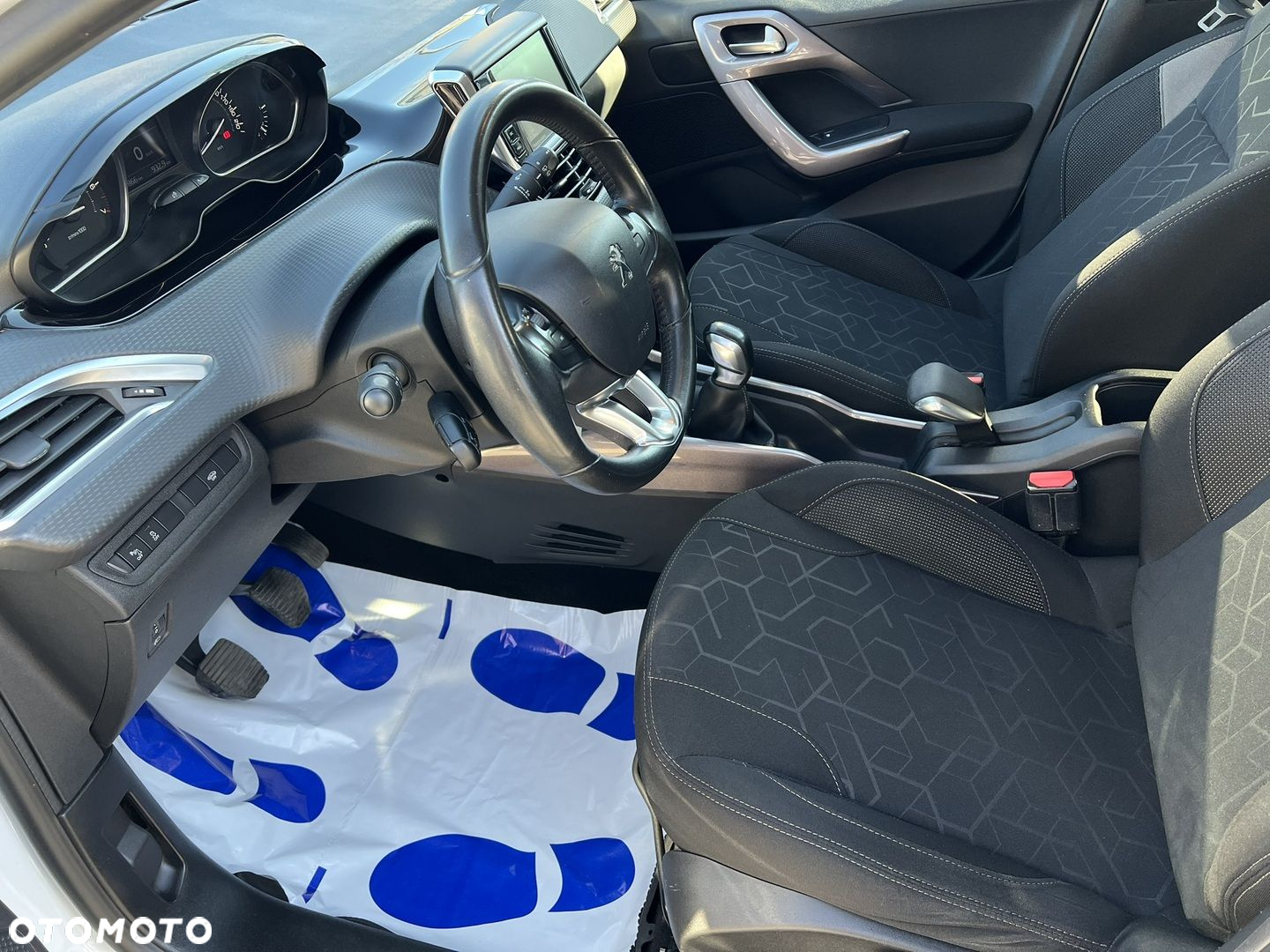 Peugeot 2008 - 9
