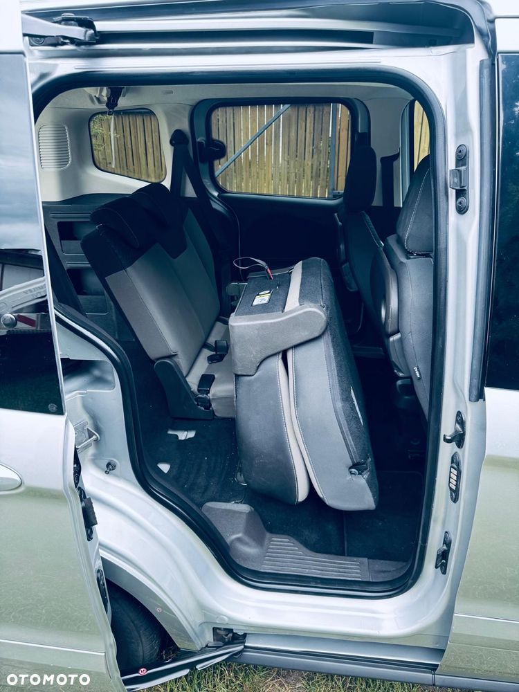 Ford E-Tourneo Courier - 9