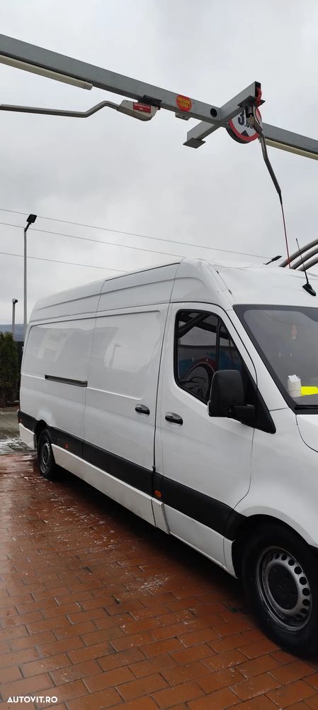 Mercedes-Benz Sprinter - 2