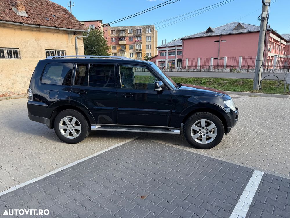 Mitsubishi Pajero LWB 3.2 DI-D Invite+ M/T - 3