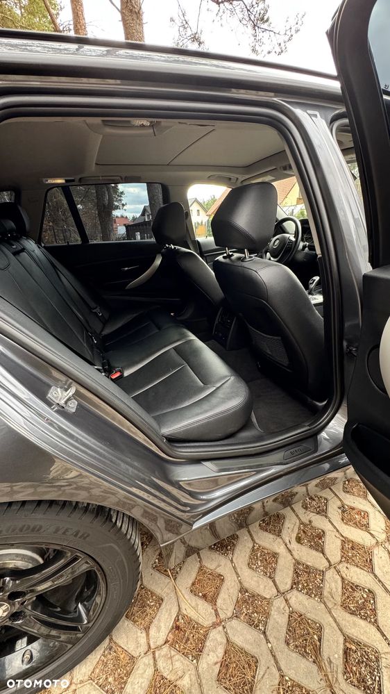 BMW Seria 3 328i xDrive - 16
