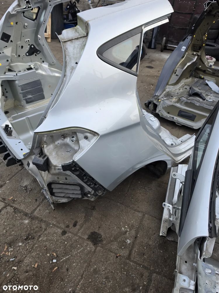 Błotnik  prawy tył ford  Fiesta  mk8 - 1