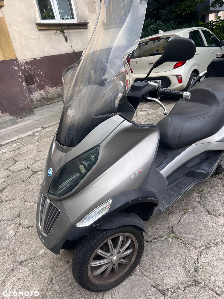 Piaggio MP-3 - 3