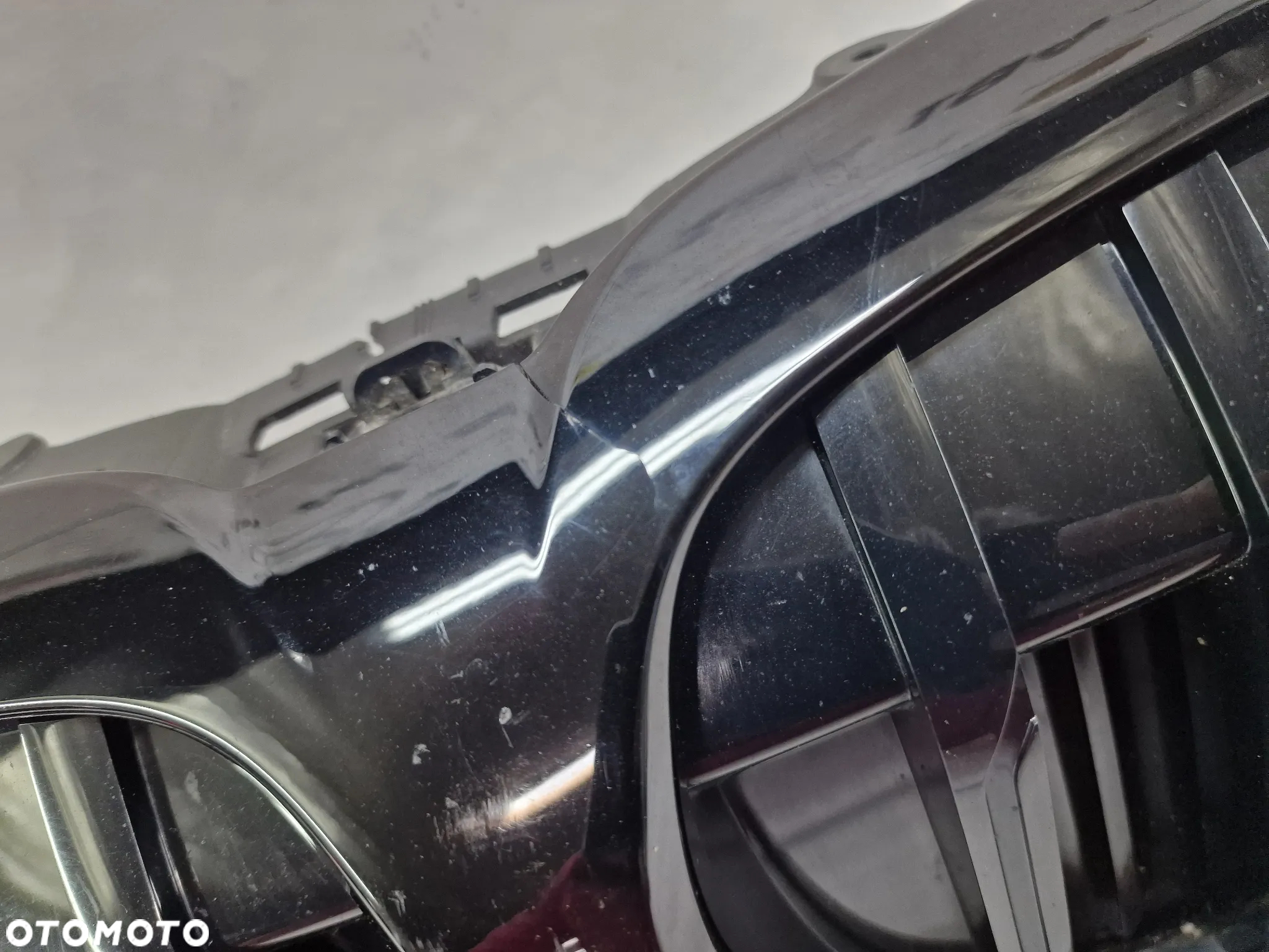BMW G20 / G21 / G28 ATRAPA / GRILL ZDERZAKA PRZEDNIEGO PRZÓD + ŻALUZJA CZARNA W POŁYSKU , NR 187156-10 18715610 / 5A22C60 , NR AUKCJI GL703 - 8