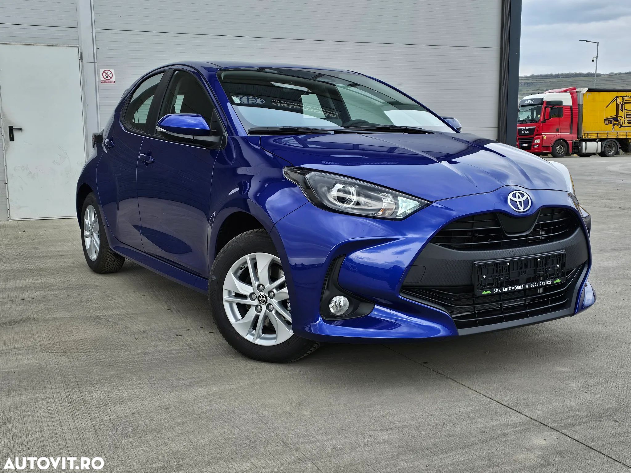 Toyota Yaris Hybrid 116 1.5 VVT-i Business Edition - 1