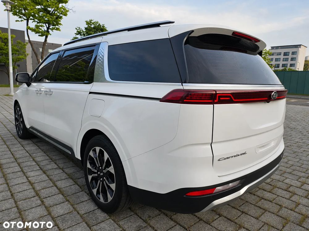 Kia Carnival - 8