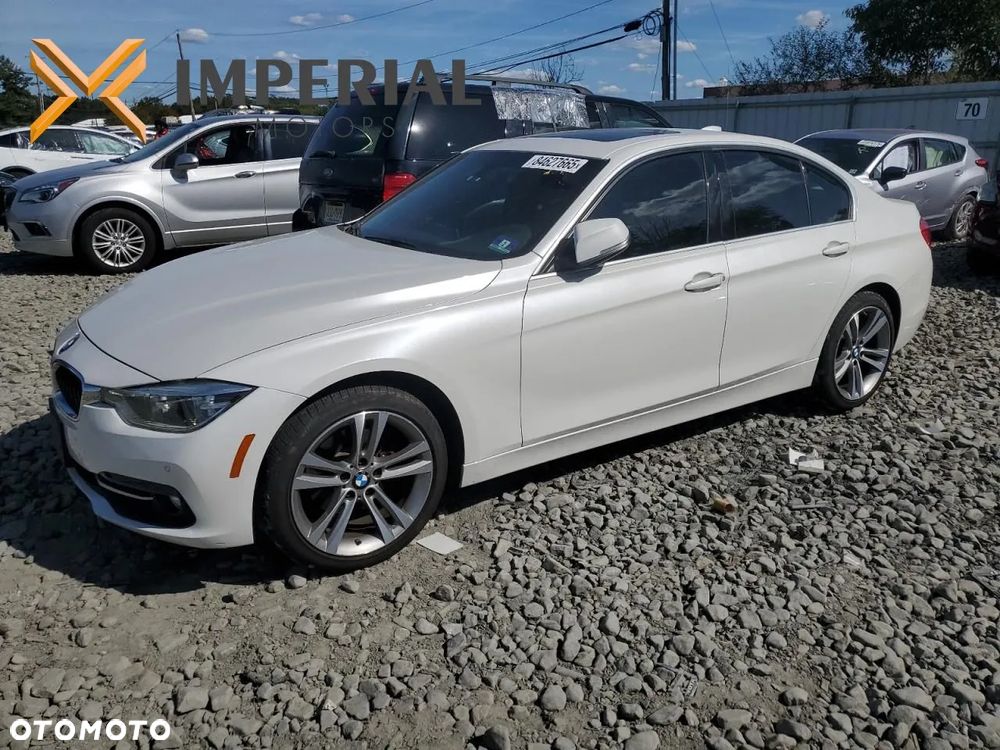 BMW Seria 3 330i xDrive Advantage