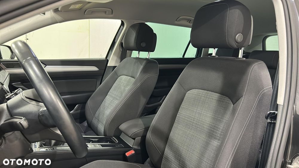Volkswagen Passat - 11