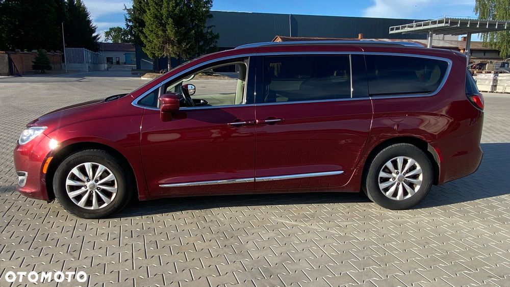 Chrysler Pacifica - 5