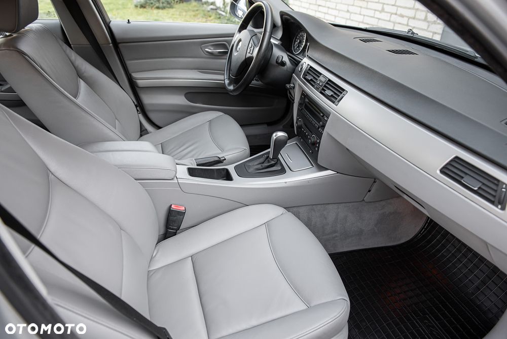 BMW Seria 3 325i - 20