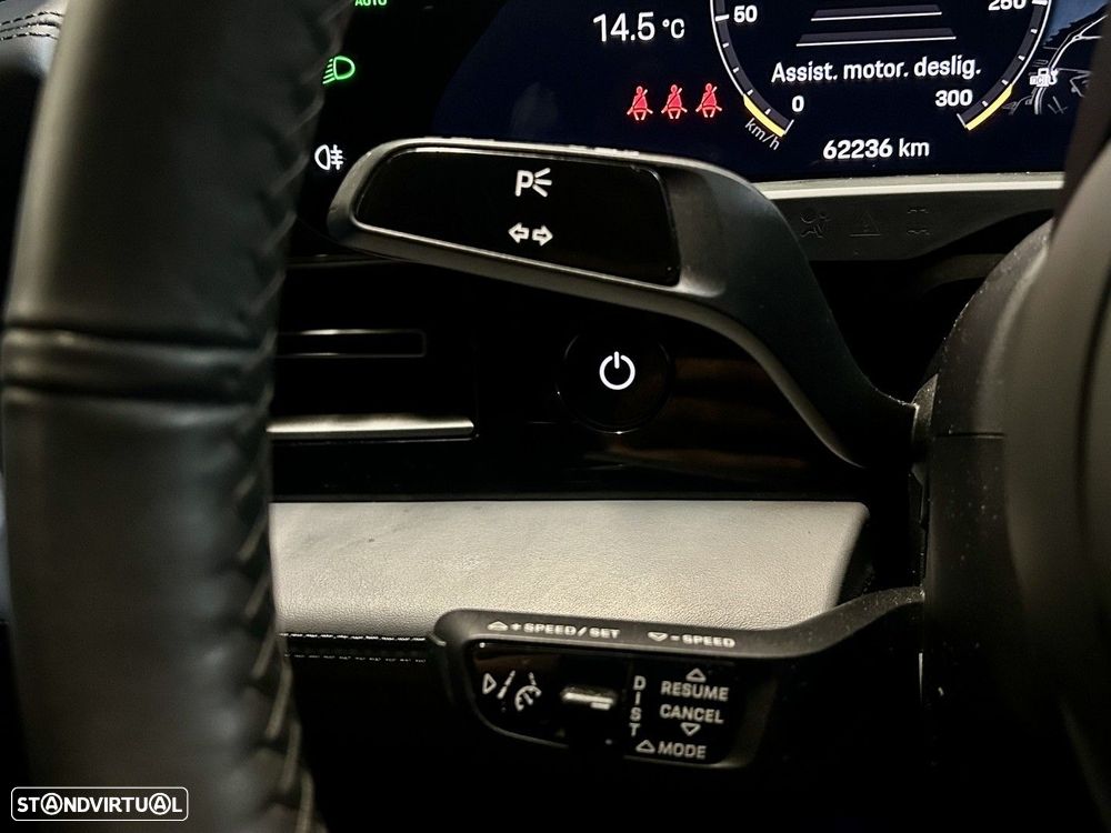 Porsche Taycan Turbo - 32