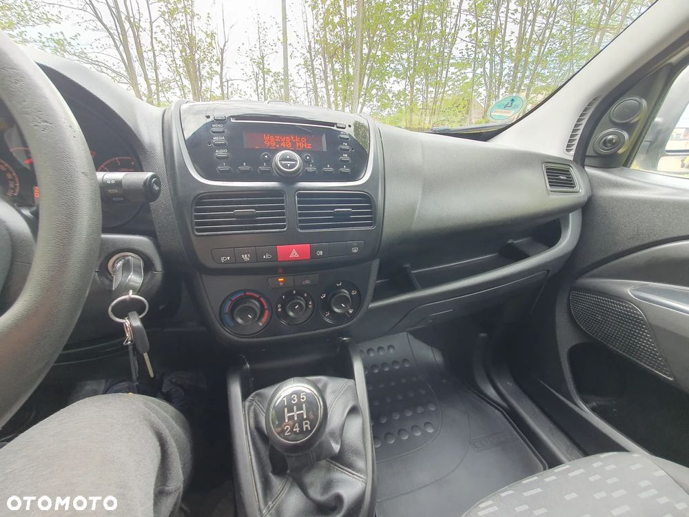 Opel COMBO - 16