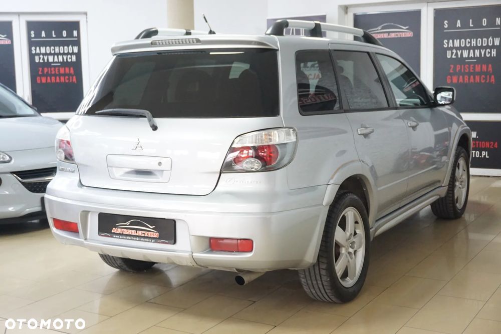 Mitsubishi Outlander 2.0 4WD Invite - 4