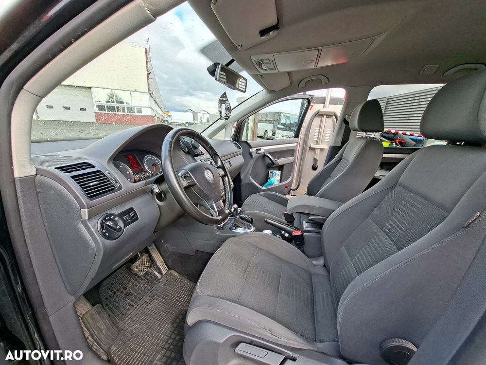 Volkswagen Touran 2.0 TDI DPF DSG Highline - 22