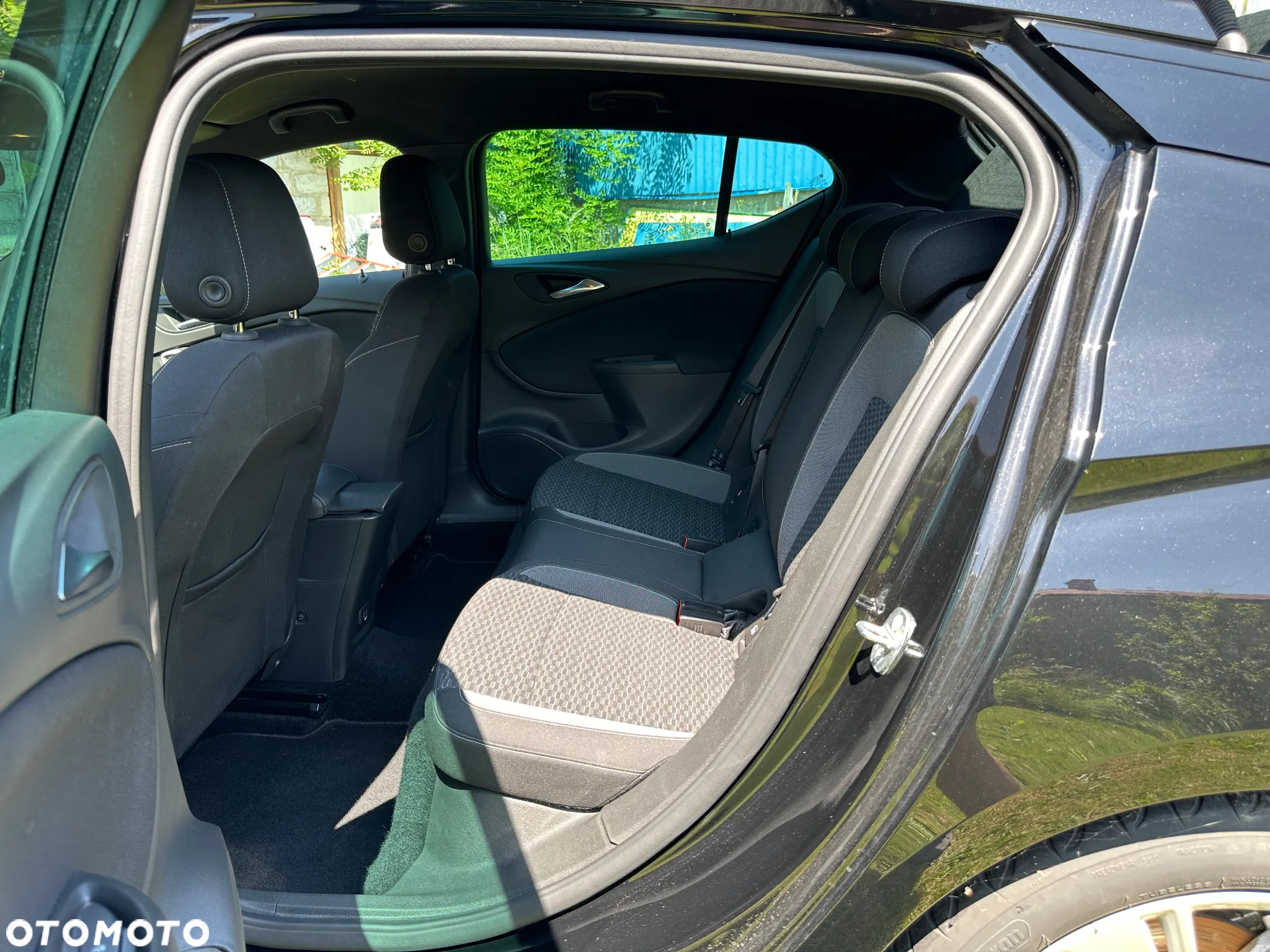 Opel Astra 1.2 Turbo Business Elegance - 34