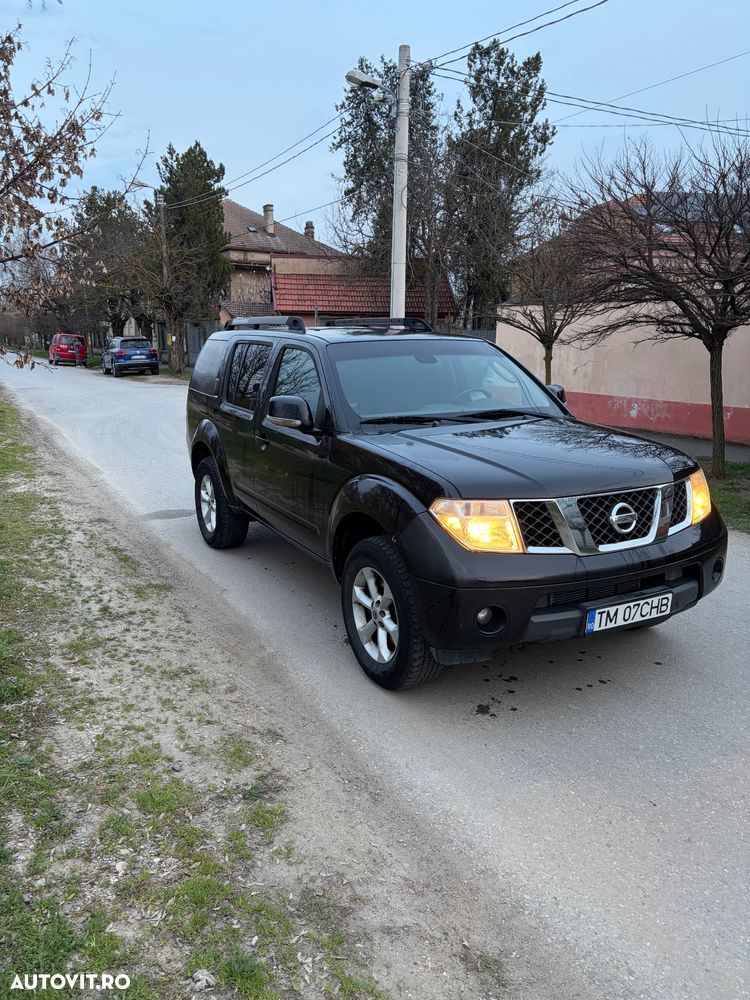 Nissan Pathfinder - 2