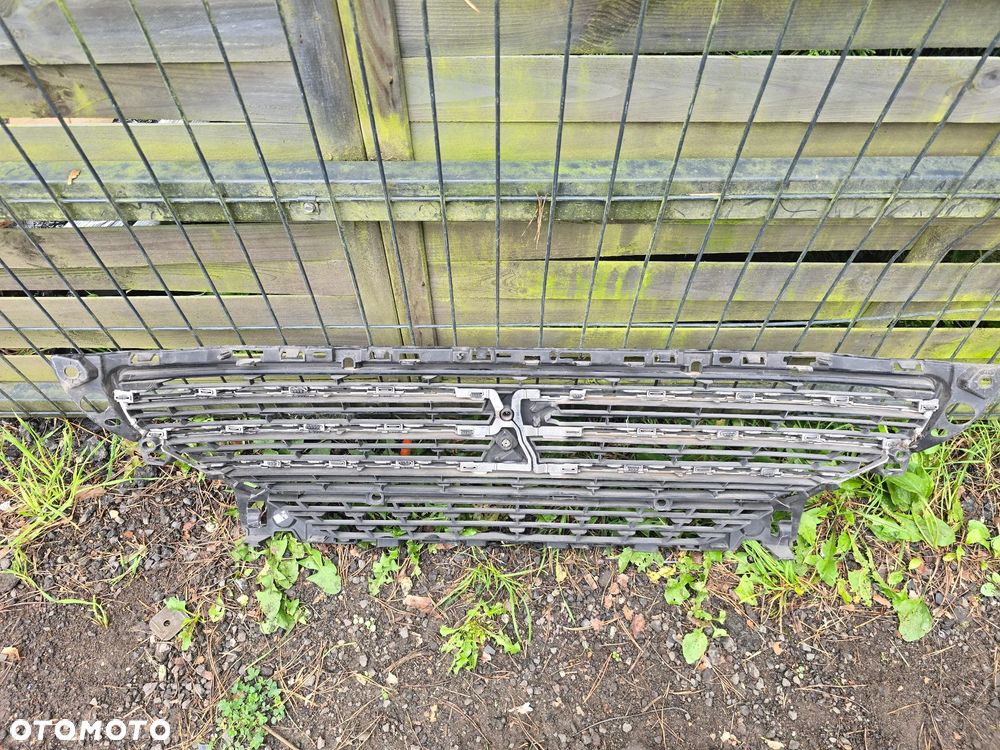 Peugeot 5008 II grill oryginał ładny - 2