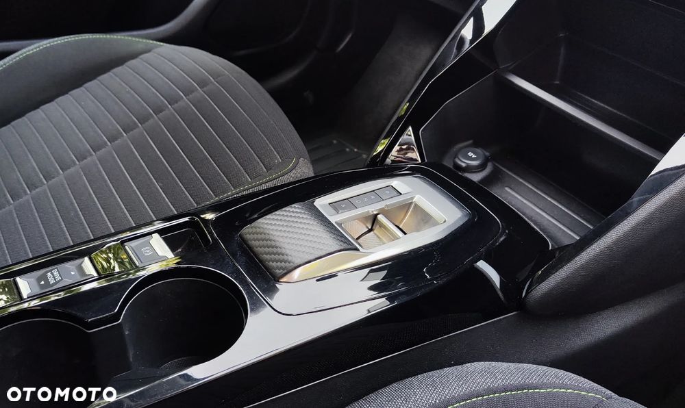 Peugeot 208 - 19