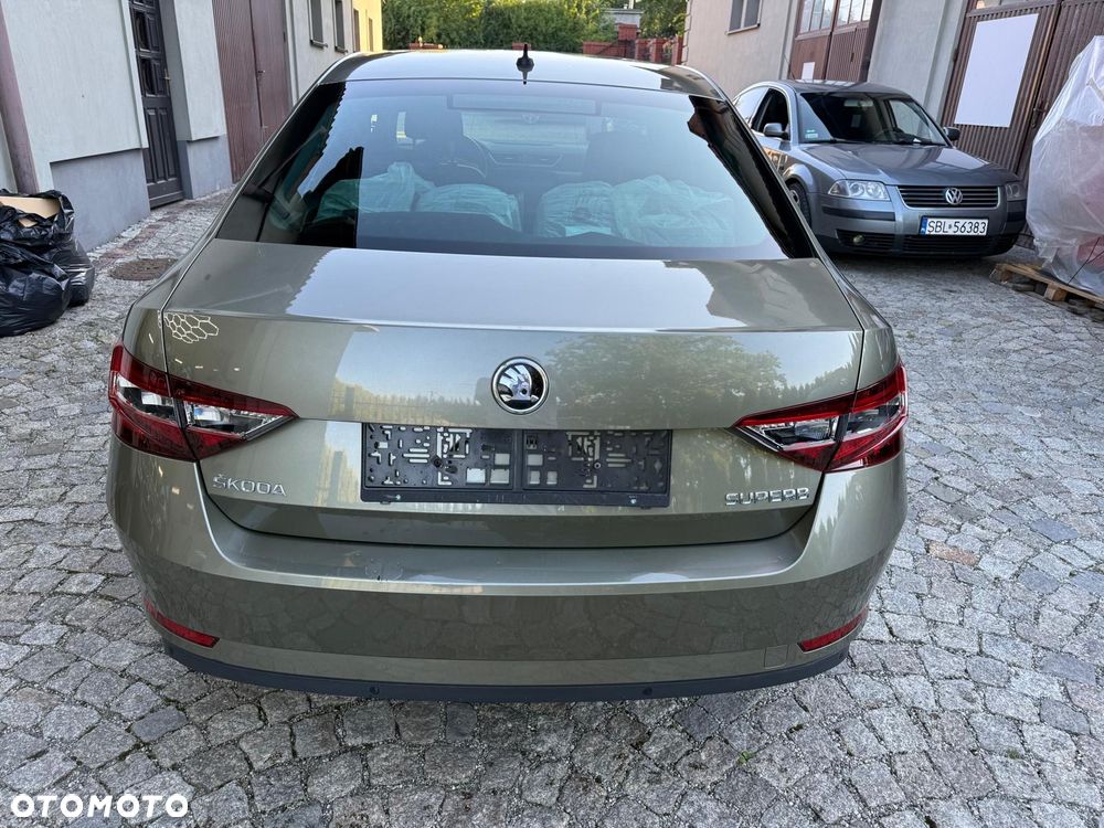 Skoda Superb 2.0 TDI DSG Premium Edition - 11