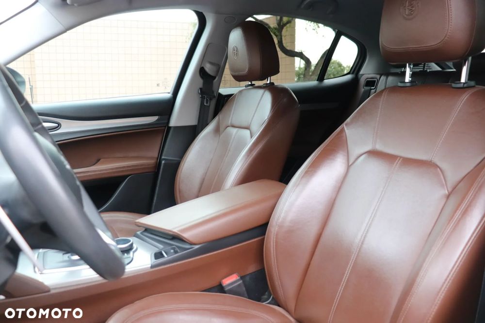 Alfa Romeo Stelvio 2.0 Turbo Veloce TI Q4 - 24