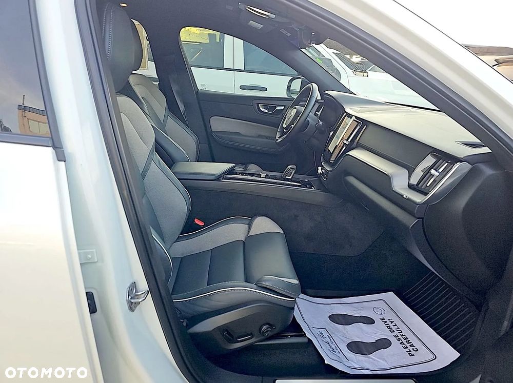 Volvo XC 60 T8 AWD Plug-In Hybrid R-Design - 18