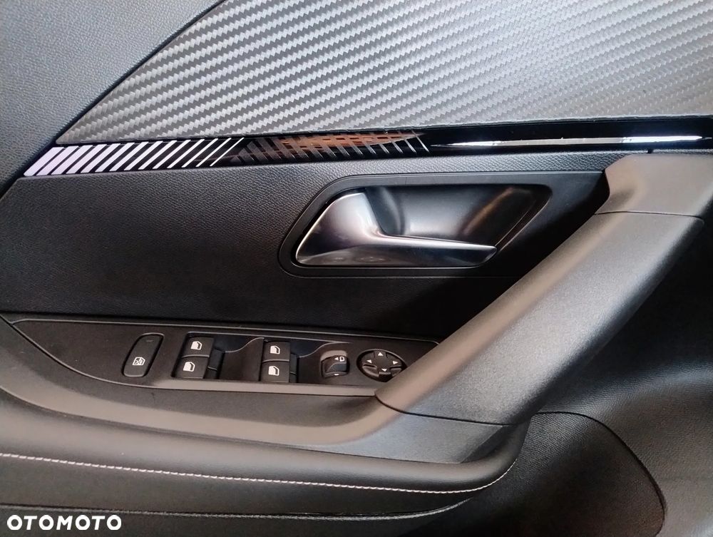 Peugeot 2008 PureTech 100 Allure S&S BVM6 - 19