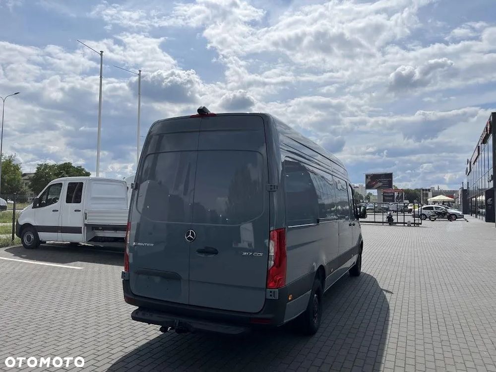 Mercedes-Benz Sprinter - 5