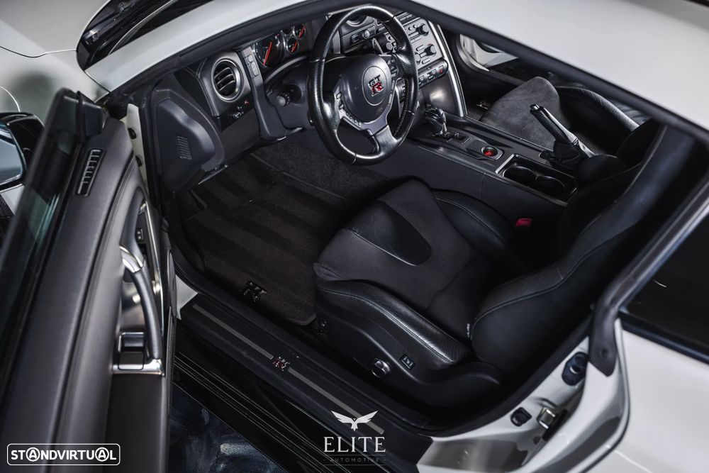 Nissan GT-R Premium Edition - 15