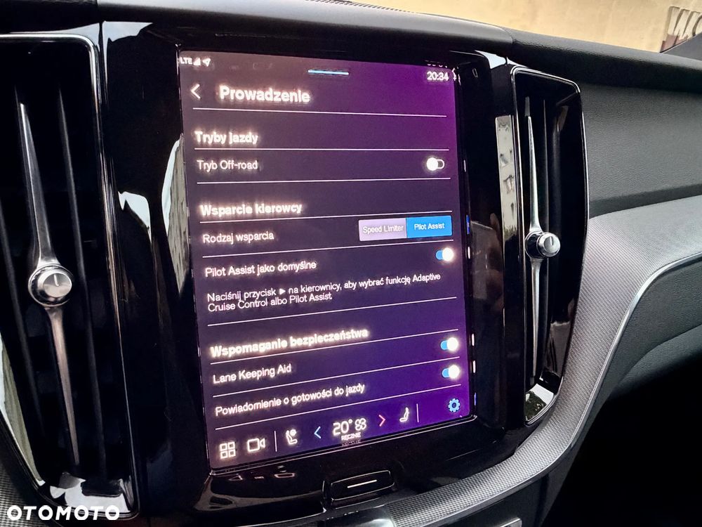 Volvo XC 60 B4 D AWD Plus Dark - 26