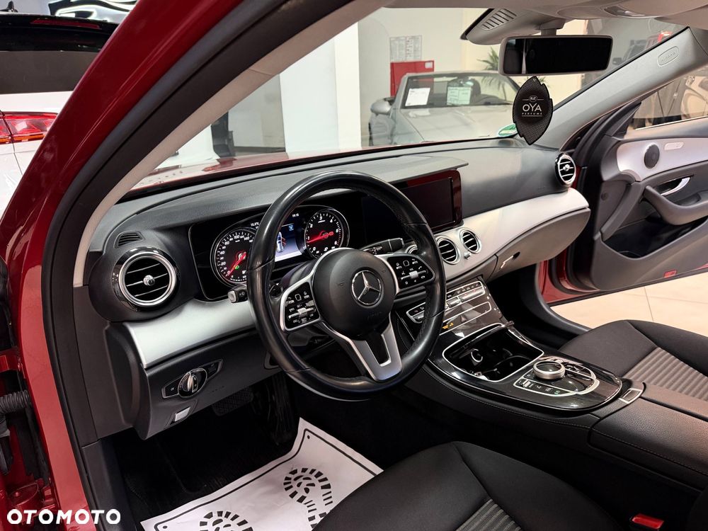Mercedes-Benz Klasa E 220 d 4Matic 9G-TRONIC - 26