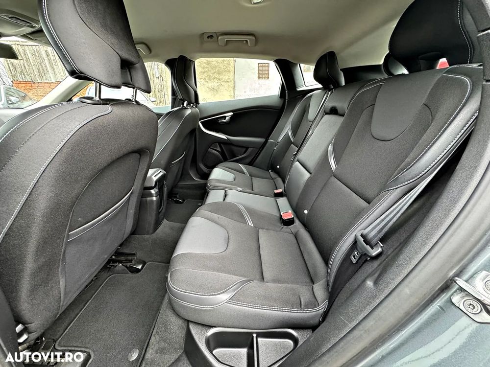 Volvo V40 D2 Aut. Momentum - 7